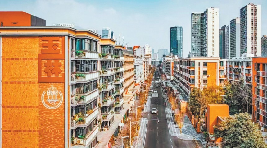 焕新后的成都市玉林东路街景，全国首条多业权统一运营街区。受访者供图