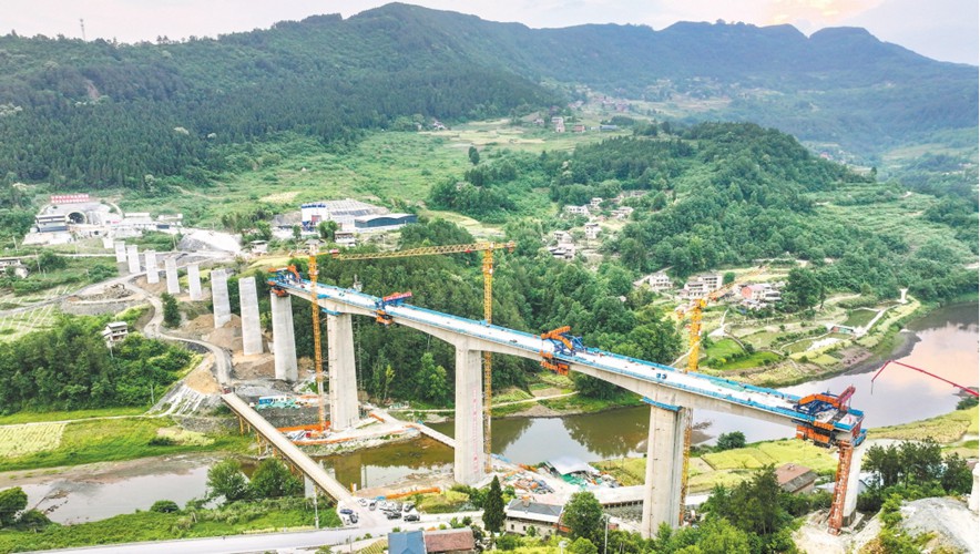 “五一”假期 重点工程建设忙