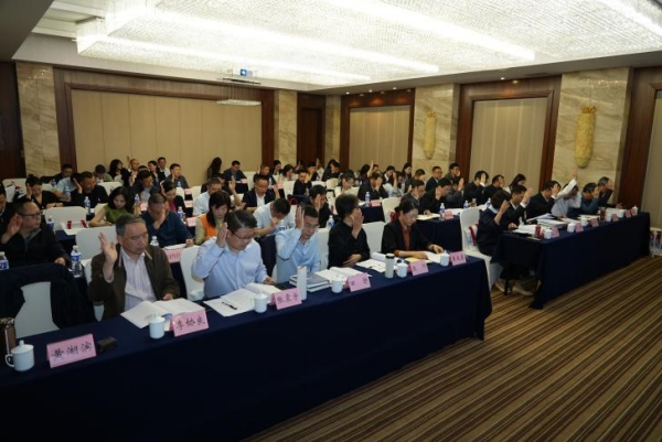 学会内部制度表决。王鑫摄