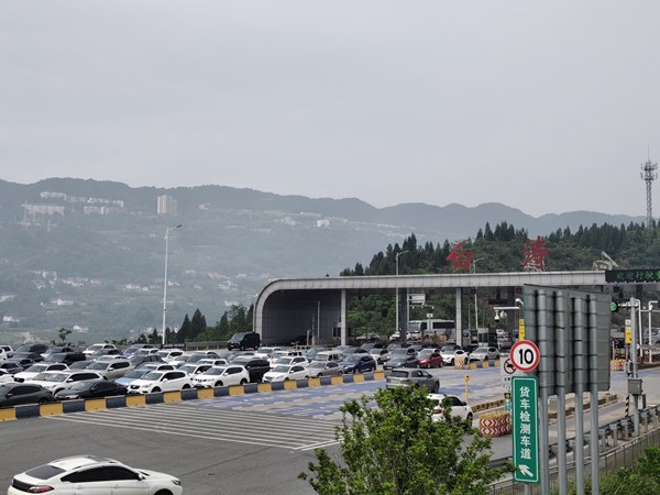 “五一”假期多路段日均车流量增长超四成 我市多举措护航高速出行