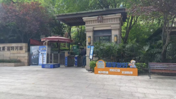 龍湖拉特芳斯物業與土主街道共建“騎手友好社區”