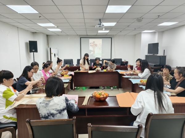 活动现场。龙山街道供图