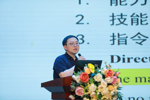 上海市嘉定區教育學院副院長秦惠康作專題講座。主辦方供圖
