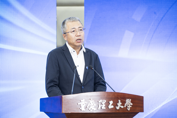 中国汽车工业协会汽车热系统分会理事长牛宏伟致辞。重庆理工大学供图