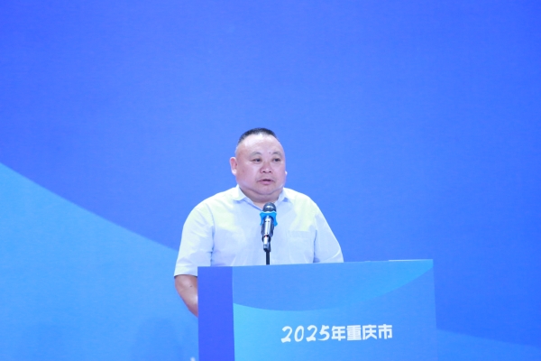 重庆市教委体卫艺处处长程翔宇宣布比赛开幕。张源摄