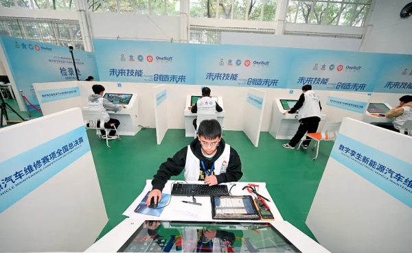 2024“一帶一路”暨金磚國家技能發展與技術創新大賽之數字孿生新能源汽車維修賽項全國總決賽掠影。重慶工貿職業技術學院供圖