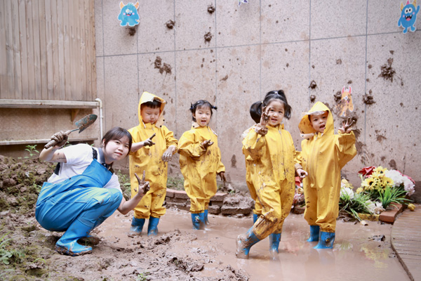 鶯花巷幼兒園利用每個角落為孩子打造游戲場所。唐文蕤攝