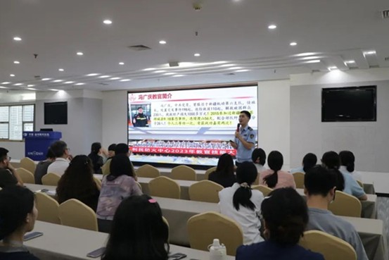 消防知识讲座环节。重庆渝州眼科医院供图