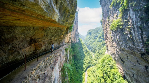 武隆挂壁水渠。重庆武隆旅游产业（集团）有限公司供图