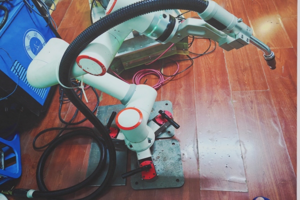 作品“基于视觉的焊缝定位算法研究与实现”。重庆理工大学供图