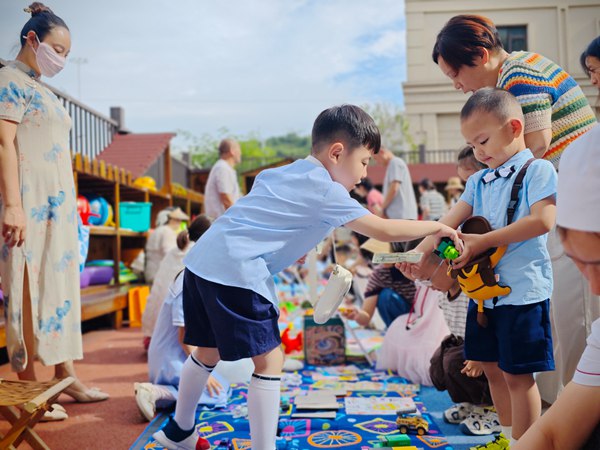系列活动：跳蚤市场。北碚区椿山幼儿园供图