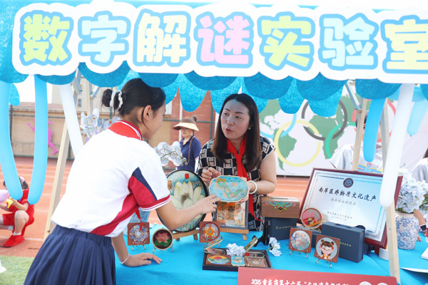 室外游园活动。向诗佳摄