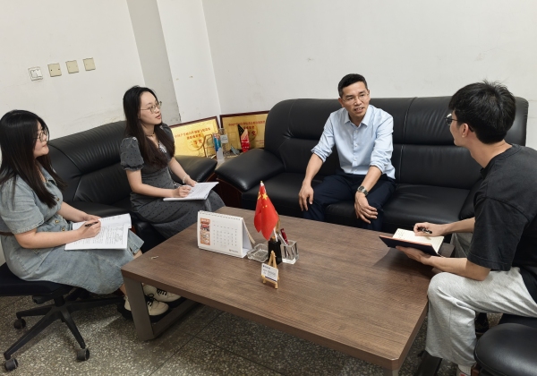 团队进行实地调研。重庆理工大学供图