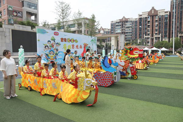 重庆大渡口：幼儿园旱地龙舟“划”进央视