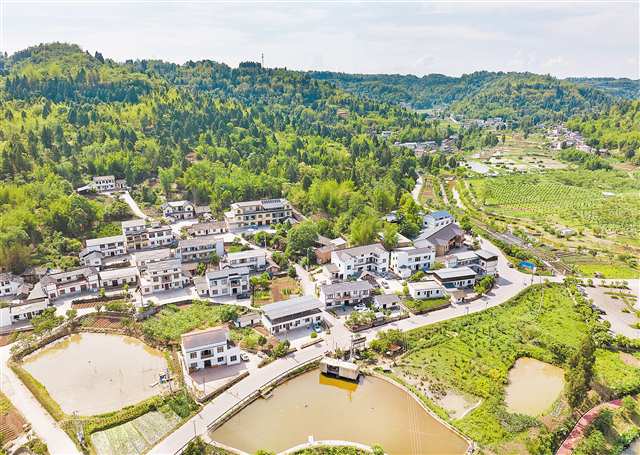 5月29日，大足區棠香街道“棠香人家”AAAA級旅游景區，農房錯落有致、整潔明亮，通過規劃打造的村容村貌用地布局建設更加合理。記者 鄭宇 攝/視覺重慶