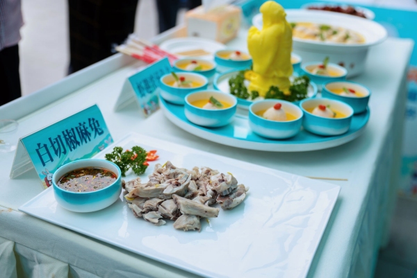 現場兔肉美食飄香。主辦方供圖