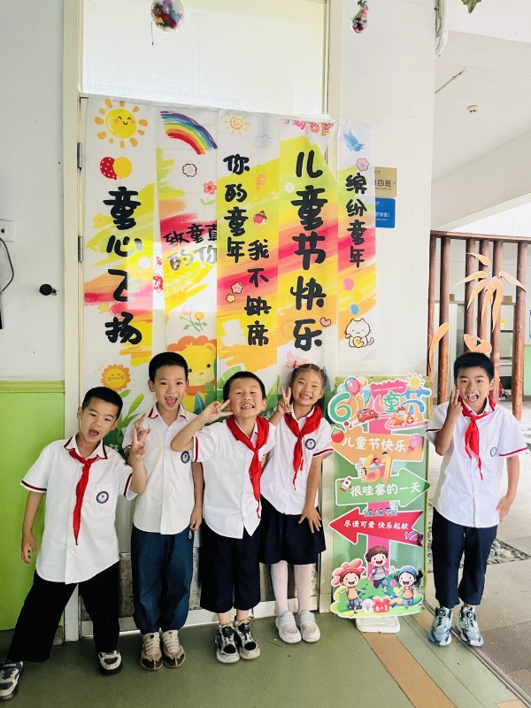 孩子们开心合影。合川巴蜀小学供图