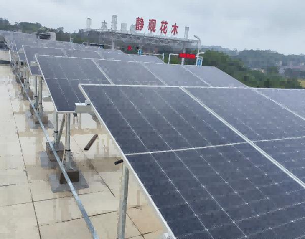 服務區的分布式光伏發電。重慶數字交通集團供圖
