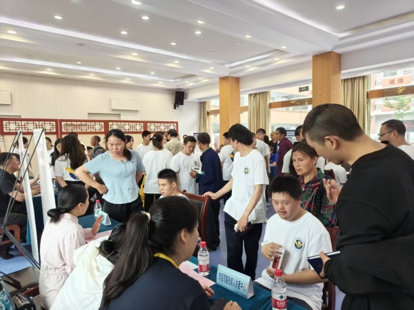 招聘会现场。忠县人社局供图