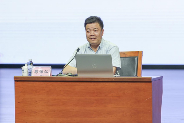 韓保江主講。重慶工商大學供圖