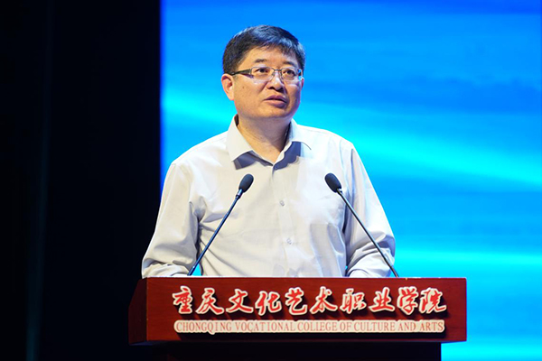 人民音乐出版社执行董事（社长）、党委书记、总编辑杜永寿发言。重庆文化艺术职业学院供图