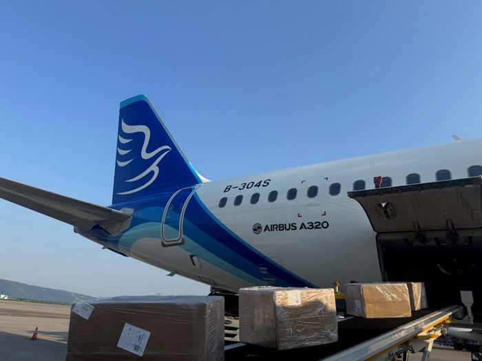 搭载货物的华夏航空航班。华夏航空供图