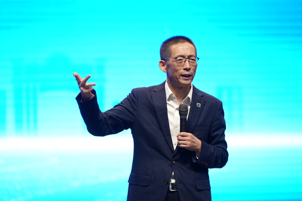施一公院士来校作演讲。西南大学附中供图