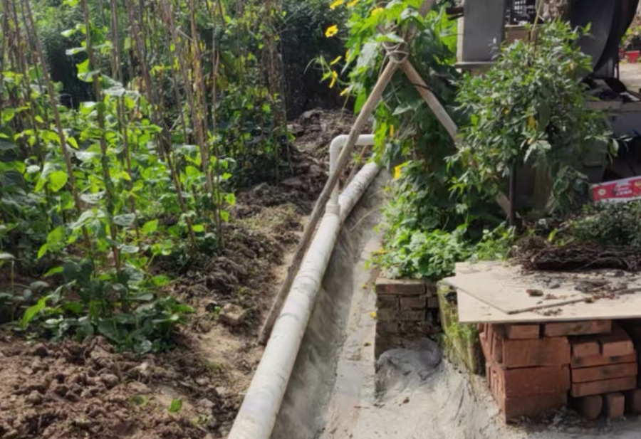 對農戶灰水收集接入管網。重慶市生態環境局供圖