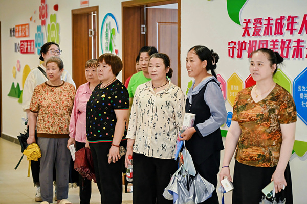 市民参观了解渝北区救助管理站设施和救助情况。主办方供图