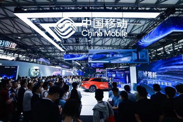 重庆移动与深蓝汽车联合打造的智能座舱亮相MWC上海2025。重庆移动供图