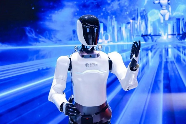 中國移動人形機器人。重慶移動供圖