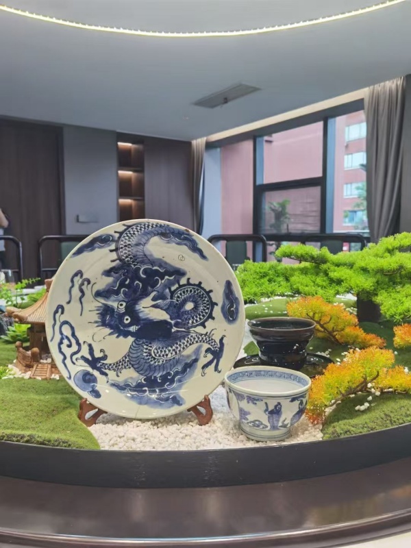 宴席使用的器皿。任峰摄