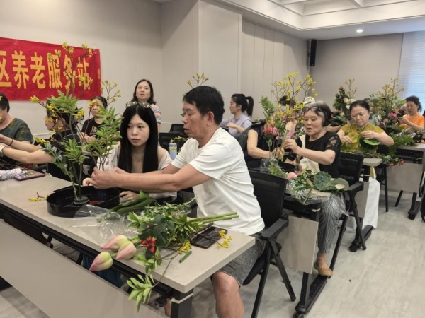 花艺课堂现场。重庆文化艺术职业学院供图
