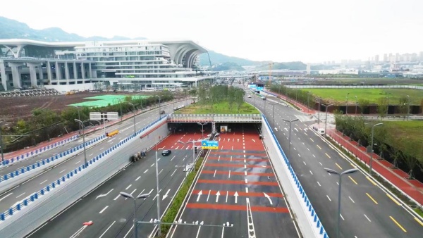 骨架道路是东站高效运转的交通动脉。重庆设计集团有限公司市政设计研究院供图