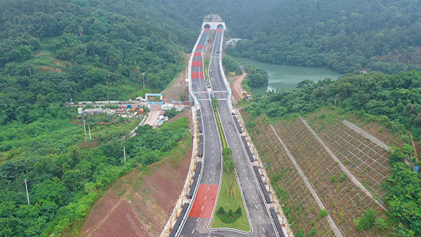 市重点项目江南隧道及茶黄路工程项目兴黄路通车