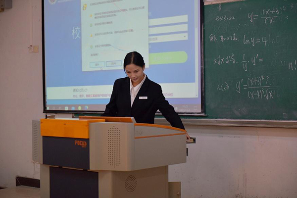 设备定期检测。东原仁知服务供图