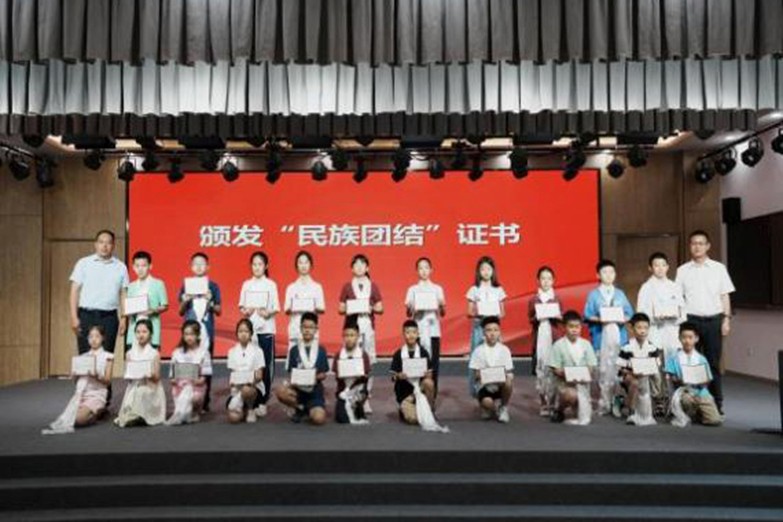 頒發証書現場。重慶市人力資源開發服務中心供圖