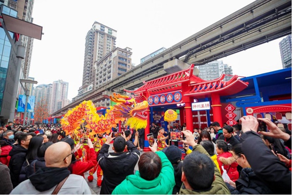 體育彩票充分融入假日經濟，吸引眾多市民、游客打卡體驗。重慶體彩供圖