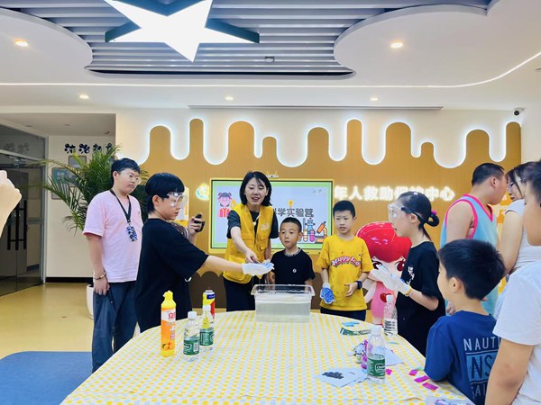 孩子们探索科学奥秘。活动主办方供图
