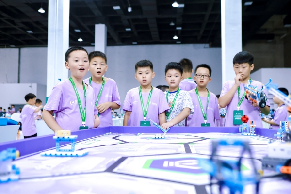 参赛选手专注比赛。主办方供图