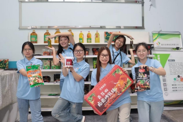 直播预热。重庆理工大学供图
