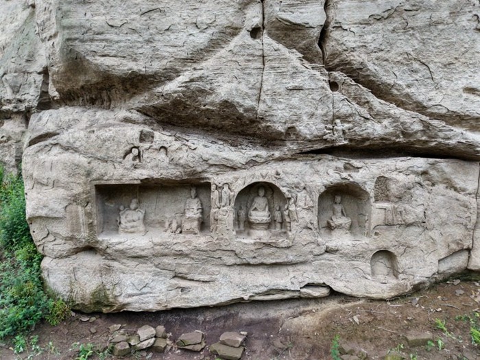 金竹湾摩崖造像远景。（大足石刻研究院供图）