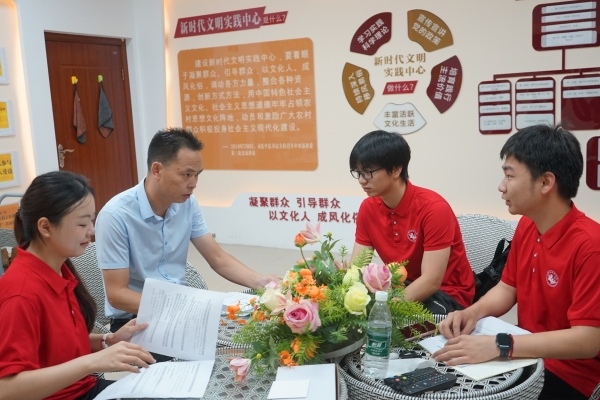 刘重辉讲述传承故事。张淋摄