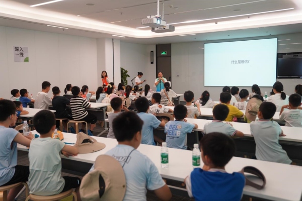 科技小课堂现场。渝北区融媒体中心供图