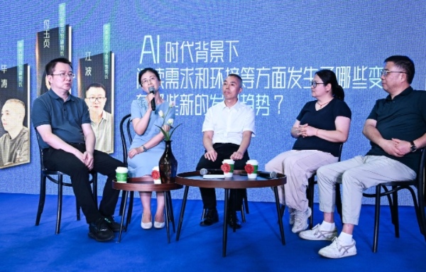 对话活动现场。崔景印摄