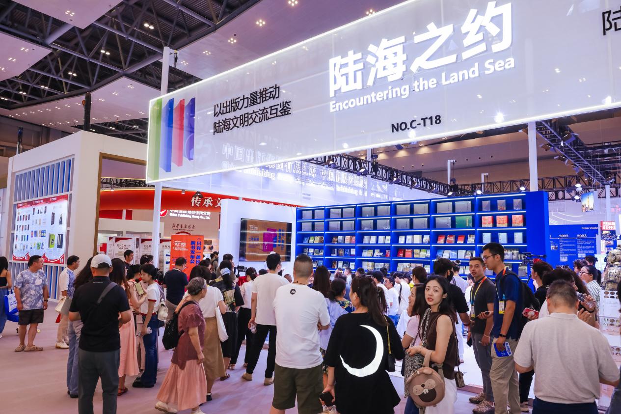 《只有一条长江》新书发布会现场。重庆出版社供图