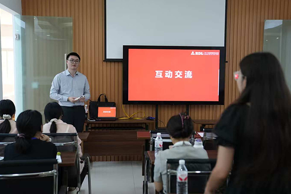 導師一對一答疑。渝北區人力社保局供圖