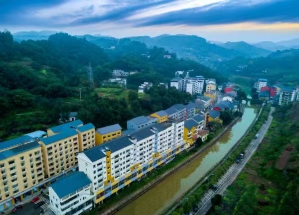 圣灯山镇跳石社区风景。杨双摄