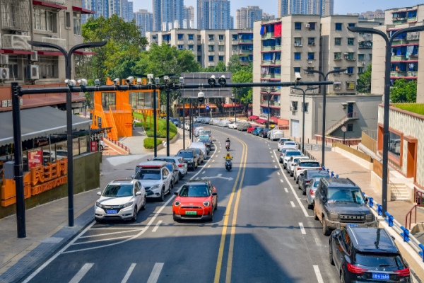 改造提升后的团结路。曹鸣鸥摄