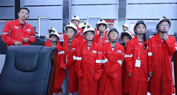 高原学子走进山城研学